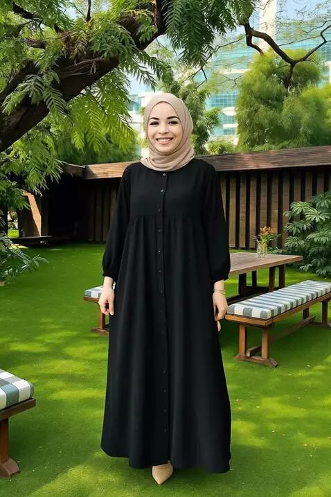 AI Video from prompt: Seorang wanita memakai gamis Alisha berbahan ray
