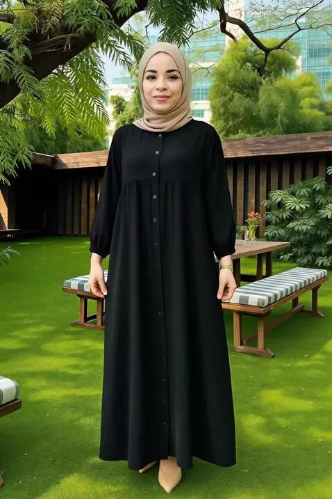 AI Video from prompt: Model berdiri tenang sambil memegang sisi kanan 