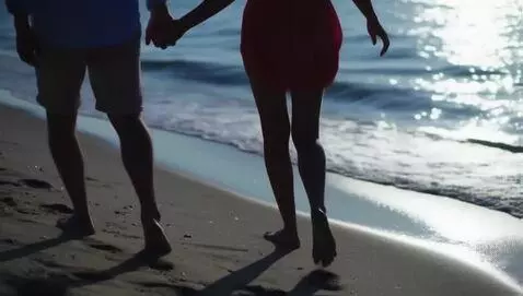 AI Video from prompt: beach night date