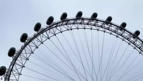 AI Video from prompt: london eye fast