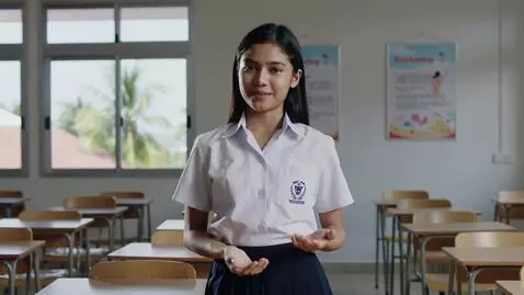 AI Video from prompt: A Vietnamese high school girl wearing Vinschool 