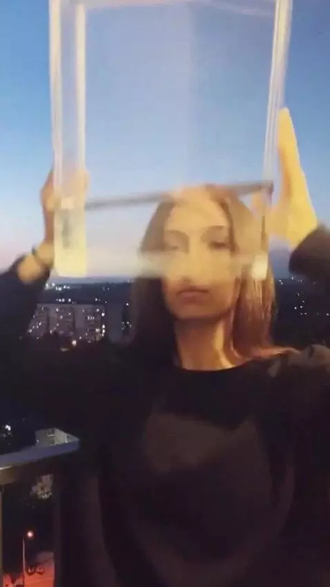 AI Video from prompt: The girl turns to face the camera and puts a tra