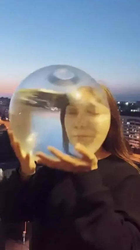 AI Video from prompt: A girl with a Russian voice turns to face the ca