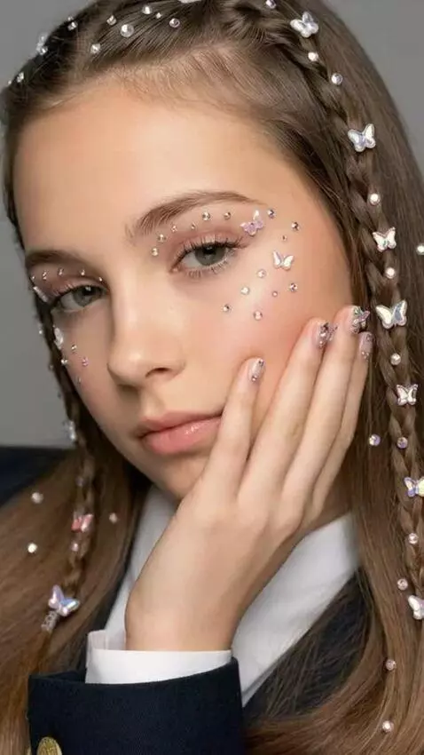 AI Video from prompt: The model looks happy, showing off the rhineston