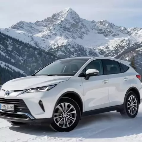 AI Video from prompt: A white 2022 Toyota Venza is speeding down snow-