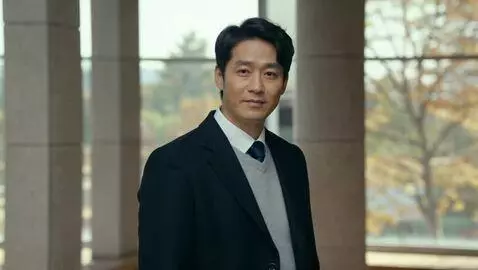 AI Video from prompt: A handsome mature man (age 40), leaning slightly