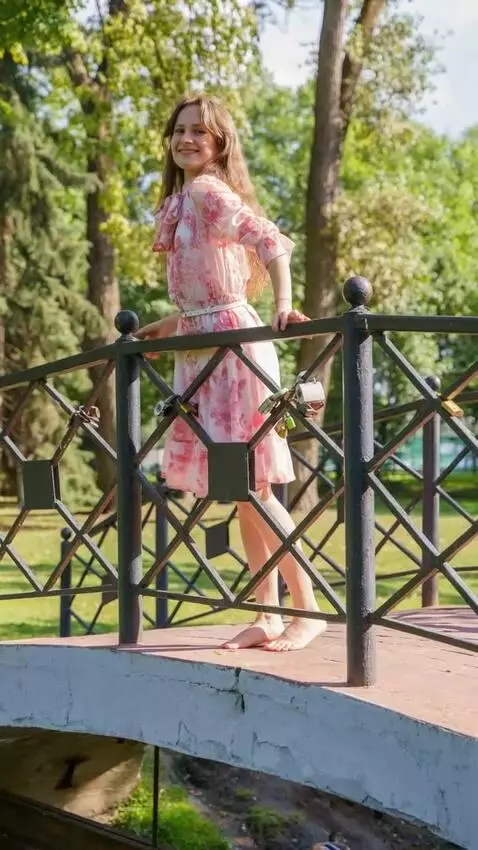 AI Video from prompt: A young girl with curly hair and a cheerful smil