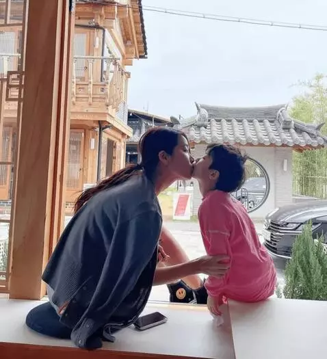 AI Video from prompt: two people French kiss
