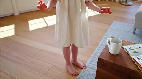 AI Video from prompt: Bnwo with white blond girl