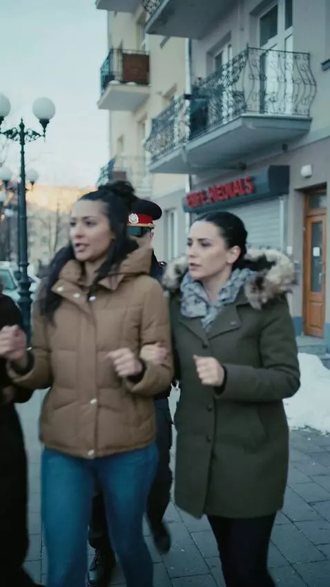 AI Video from prompt: People from Russia are walking on the street, bu