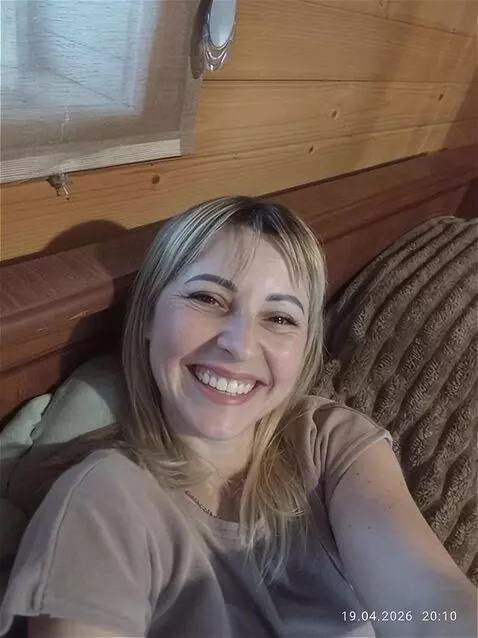 AI Video from prompt: The girl smile