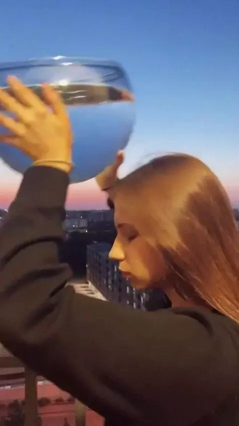 AI Video from prompt: The girl turns to face the camera and puts a tra