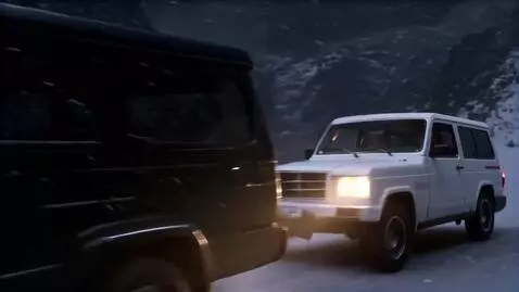 AI Video from prompt: Title: «Edge of the Abyss: G‑Class Chase (5s)» T