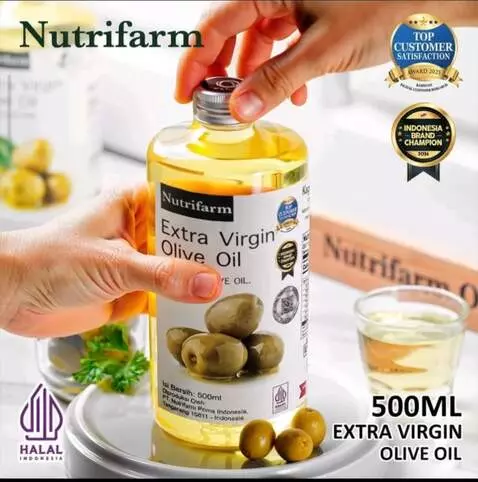 AI Video from prompt: A realistic bottle of extra virgin olive oil is 