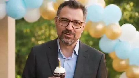 AI Video from prompt: A cool birthday greeting for Alexander, an intel