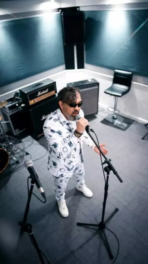 AI Video from prompt: A male performer performs in a modern profession