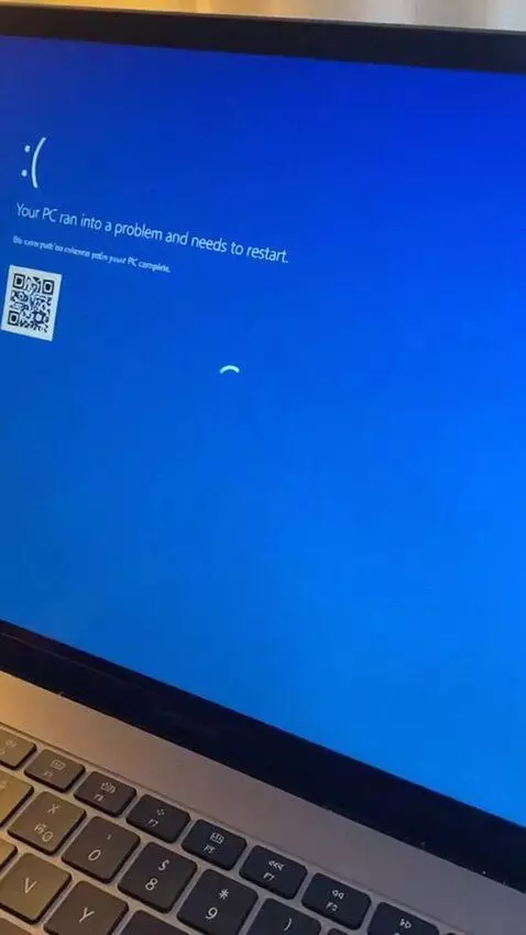 AI Video from prompt: This girl finds a website on her computer called