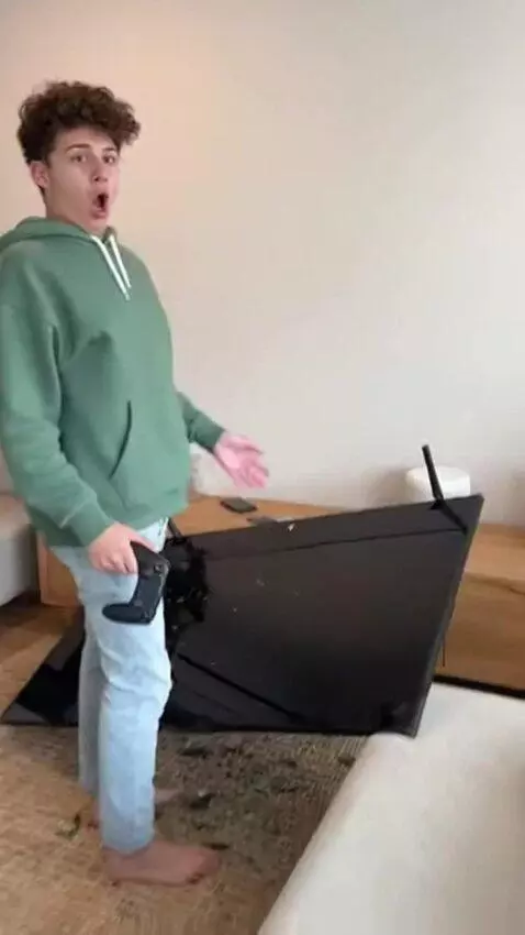 AI Video from prompt: Arthur broke the TV! 😤 #trend
