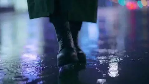AI Video from prompt: Cinematic emotional urban night video, slow came