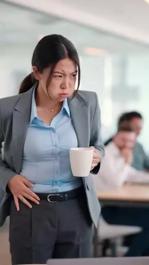 AI Video from prompt: A beautiful, slender Asian businesswoman dressed