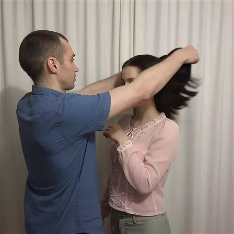 AI Video from prompt: The girl takes off her wig, revealing dark brown