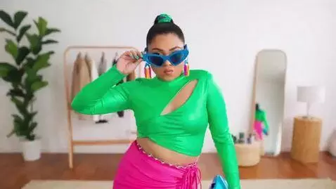 AI Video from prompt: a series of comedy clips from a Latina fashion T