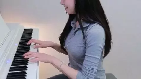 AI Video from prompt: It shows that the clothes have been completely r