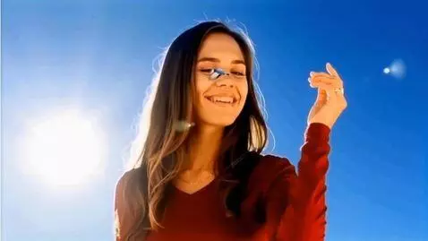 AI Video from prompt: Image with fixed focus. A giant young woman smil