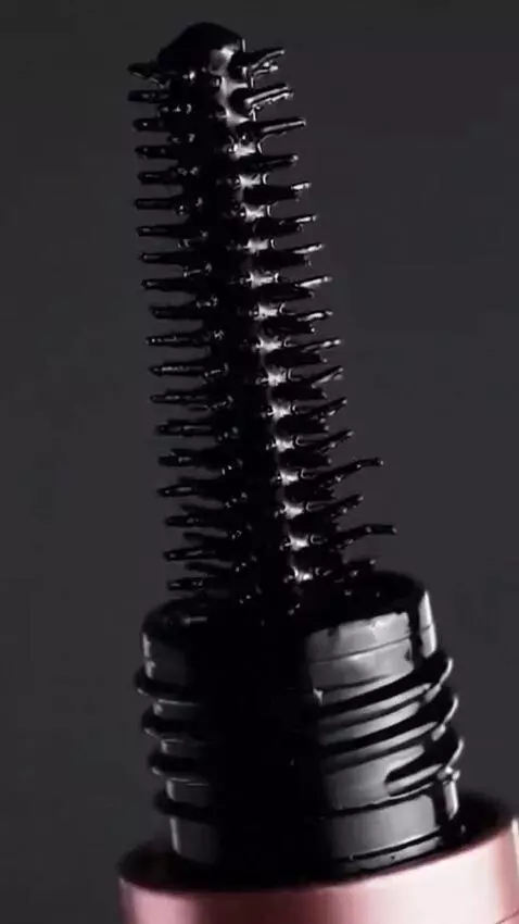 AI Video from prompt: Create a vertical beauty product video ad in 9:1
