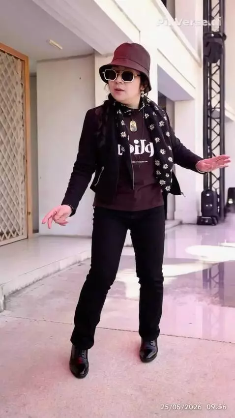 AI Video from prompt: beautiful young woman with an exact copy of the 