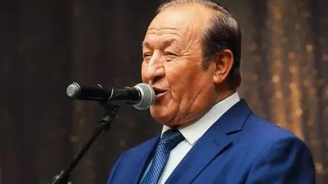 AI Video from prompt: only one person who stands at the microphone rea