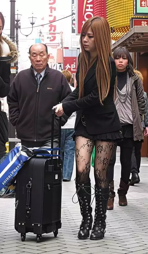 AI Video from prompt: A woman is carrying a heavy suitcase, and a guy 