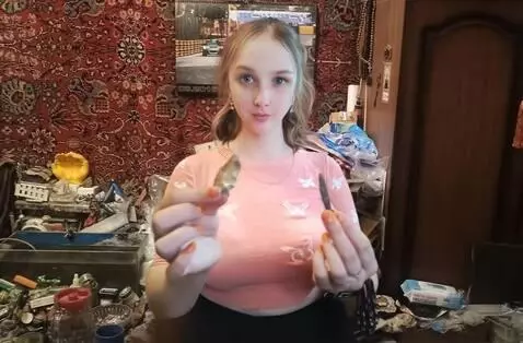 AI Video from prompt: A pretty seductive beautiful 25-year-old young w