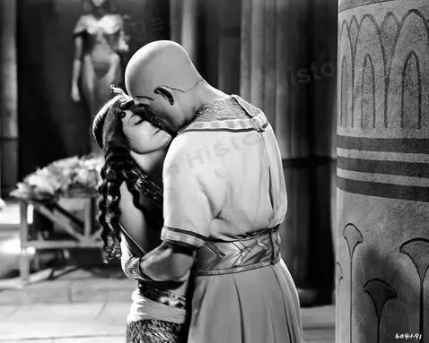 AI Video from prompt: Two people hug and kiss in ancient Egypt. Then w