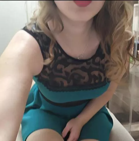 AI Video from prompt: beautiful woman sit on coach and show her feet w