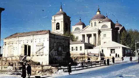 AI Video from prompt: 1950 год, Россия. Городская улица. Документальны