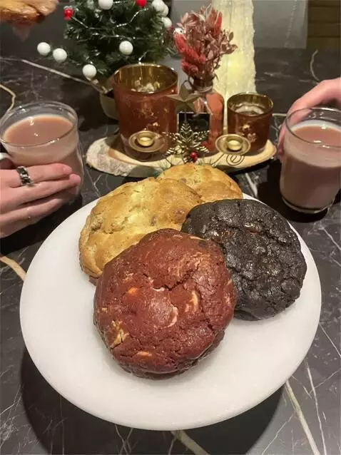 AI Video from prompt: Friends enjoying these cookies with a hot cup of