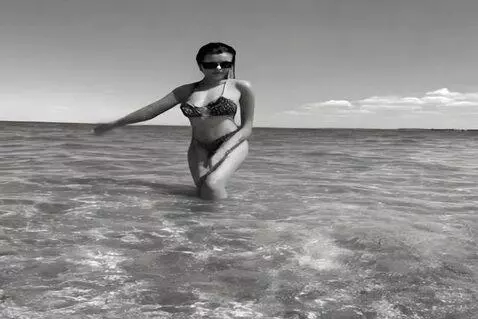AI Video from prompt: THE GIRL IS DANCING ON THE BEACH, SHE IS VERY BE