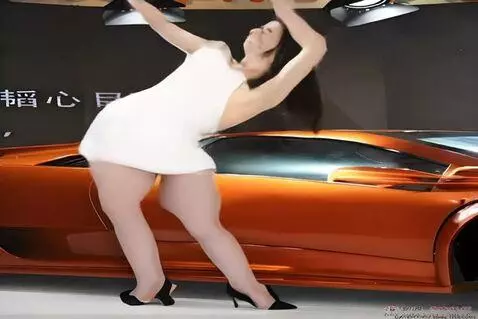 AI Video from prompt: Dance a sexy dance