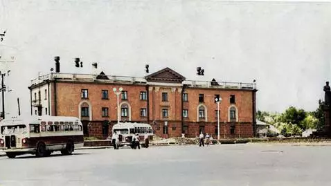 AI Video from prompt: СССР, 1950 год. Городская улица. Документальный 