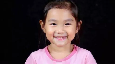AI Video from prompt: little girl smiling