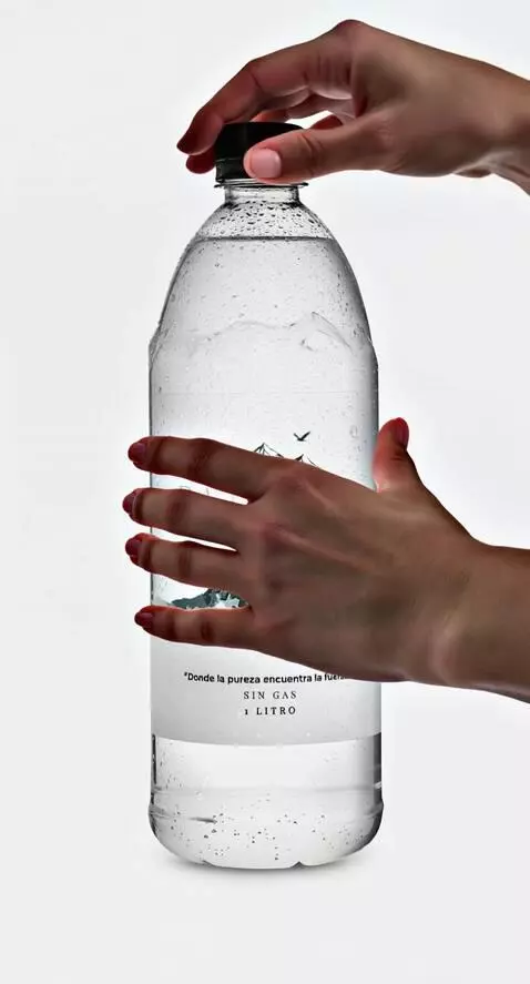 AI Video from prompt: "Close-up of a 1-liter PATAHUA water bottle with