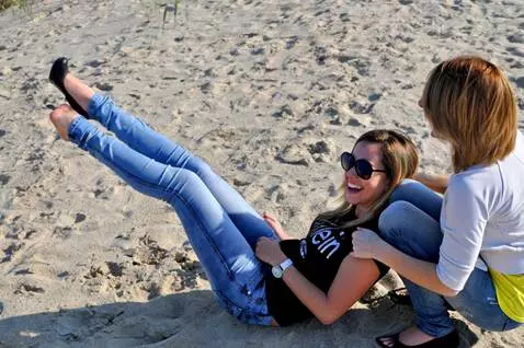 AI Video from prompt: A young woman in a white t-shirt and blue jeans 