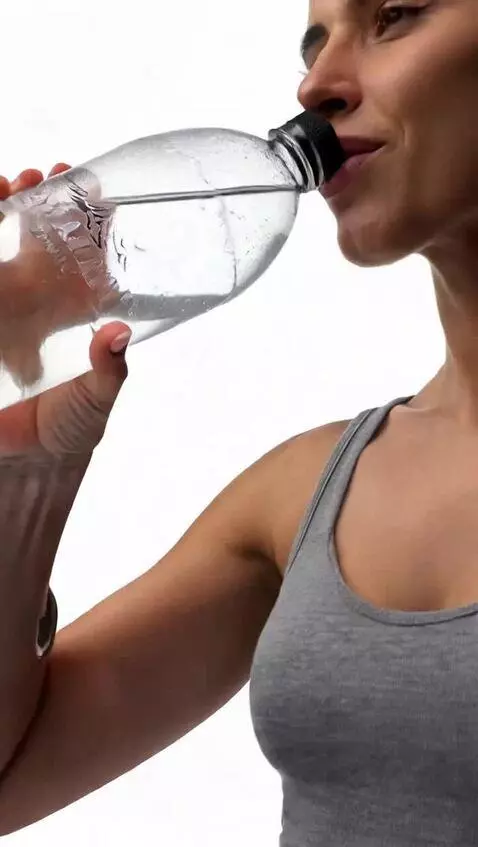 AI Video from prompt: "Ultra close-up of a 1-liter PATAHUA water bottl