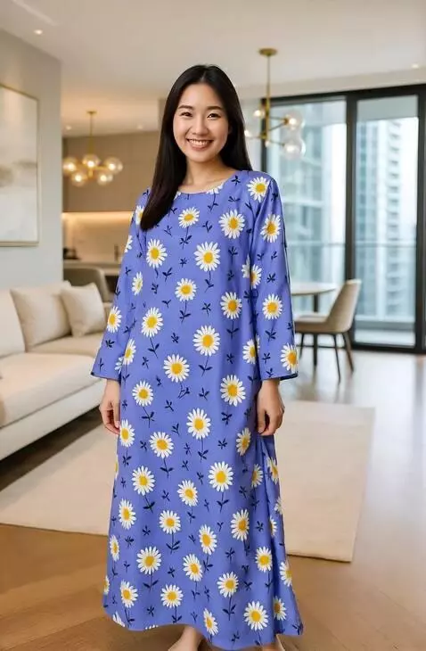 AI Video from prompt: A joyful woman stands barefoot in a bright, luxu
