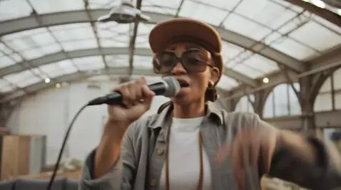 AI Video from prompt: character performing, rapping rapid lyrics into 
