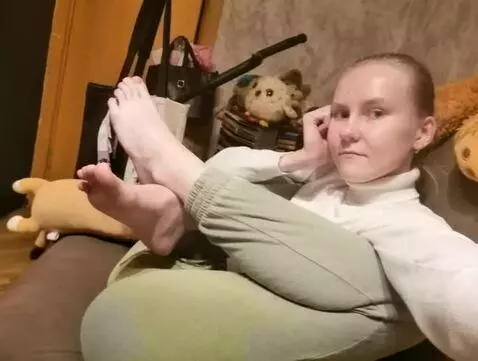 AI Video from prompt: lick her feet