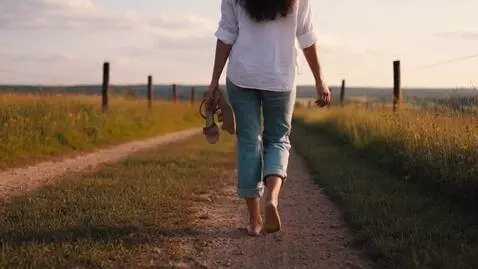 AI Video from prompt: Girl walking in barefoot