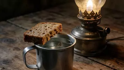 AI Video from prompt: An aluminum mug filled with clear water is place