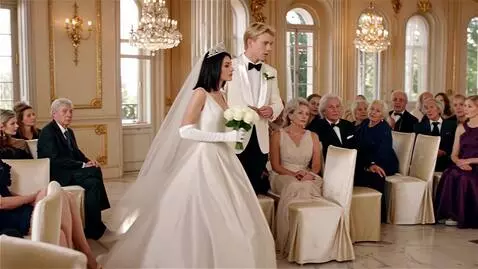 AI Video from prompt: A luxurious wedding hall with sparkling chandeli